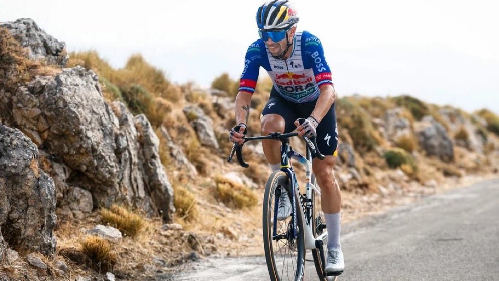 laultimaKurva's tweet photo. Roglič aún no ha decidido su futuro aunque lo más probable es que deje el equipo Red Bull Bora. El ciclista esloveno ha dicho que dirá algo al respecto una vez terminen los Mundiales de Canadá 🇨🇦 

#primozroglic https://t.co/65TFgs3Zmf