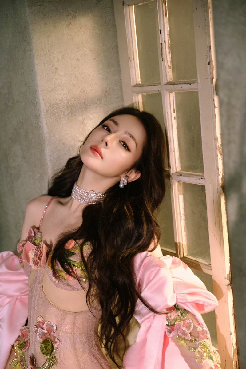 Rebaxx63's tweet photo. Dilraba Spicy Carnival fan meet in Beijing special custom-made with Maquinn Couture and styled with Mikimoto High Jewelry
#Dilraba https://t.co/9XcikdiSae