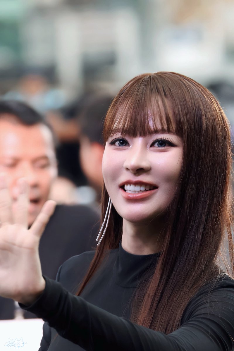Natcha_int's tweet photo. ยิ้มหวานเลย ดีใจม้ายยย คนมาหาแกเยอะเลยนะ 
ขอให้ความรักโอบกอดแกไปนานๆ เลยนะ ปอนอ 

PRESS EFW2026 X PUINOONBINT
#EFW2026xPuinoonBint 
#Puinoonwrsr https://t.co/9o3ZDMiQ3t