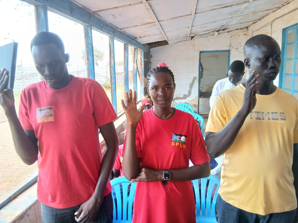 MckweiAchol's tweet photo. Today, I graced the swearing-in ceremony of the SPLM Youth League leadership of Bor Municipal Council. I encouraged the new team to take the SPLM’s vision, mission, and objectives to the grassroots and to uphold unity within the structures as the country prepares for elections. https://t.co/g31DxfrsjZ