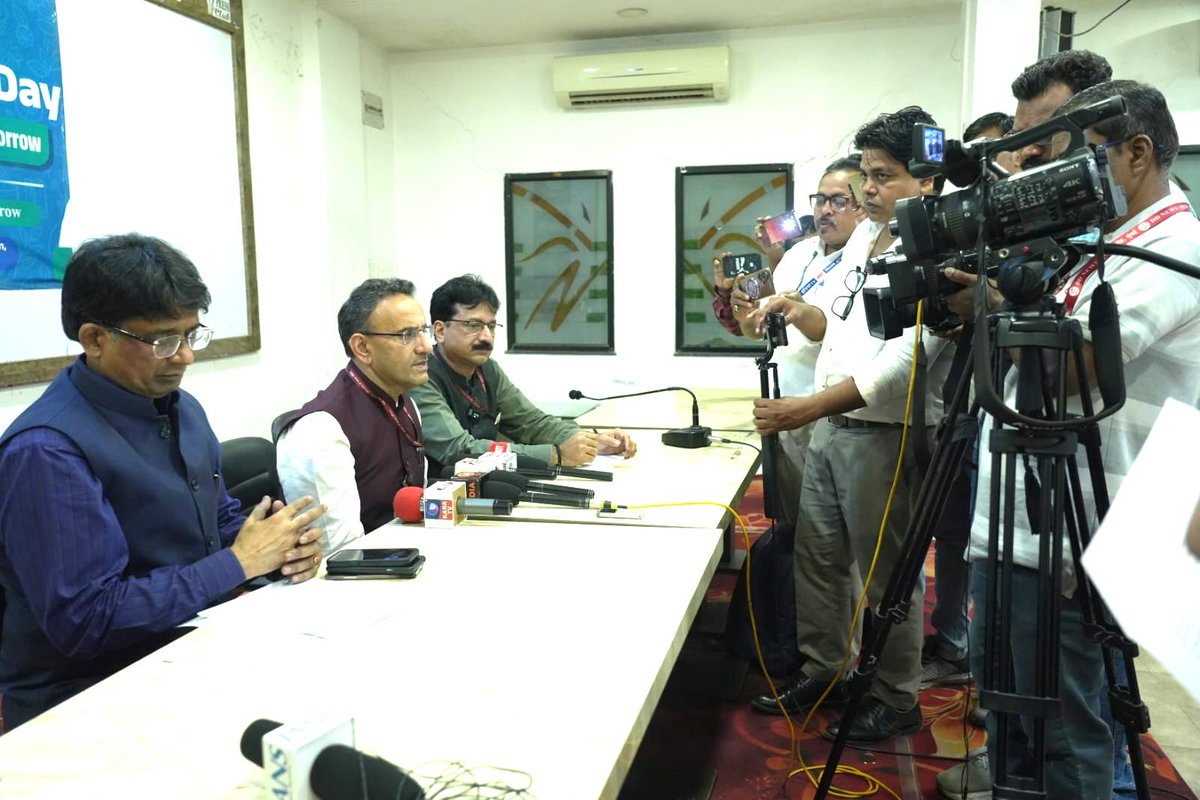 CCRAS_MoAyush's tweet photo. Ahead of the #AyurvedaDay2026 celebration on 23 Sept, a press meet was held at Patrakar Club, #Nagpur.

Prof. Sanjeev Sharma, VC, @NIAJaipur, and Vd. Rabinarayan Acharya, DG, #CCRAS, interacted with the media and shared insights on the theme, vision and key highlights.

@PMOIndia https://t.co/3dzbfPaUVG