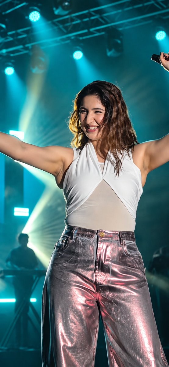 sweet_admire's tweet photo. Singer Dhwani (dhvani) Bhanushali🫶

#dhvani #dhvaniBhanushali #dhwani #singer #dhwanibhanushali #actress #arms #underarms https://t.co/fh6d88SAfI