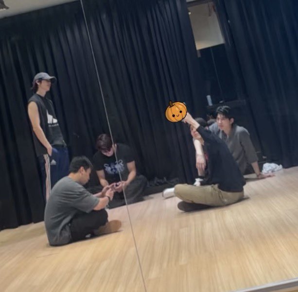 ifaprilgirl's tweet photo. แจสอ้วมพึ่งซ้อมกันเสร็จหรอ 🥺🫳🏻🫳🏻🫳🏻 https://t.co/LqVEcHNlhX