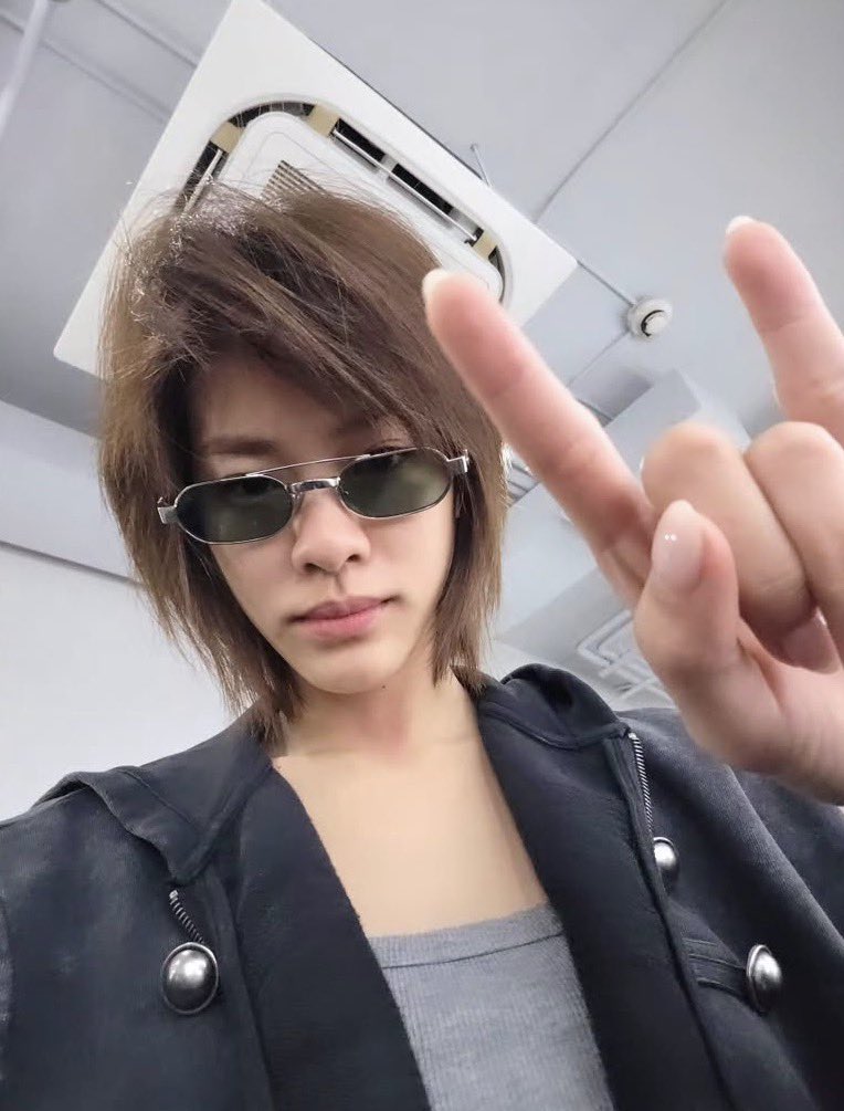 mmphint's tweet photo. รักตี๋ปัดเป๋ครับ 🤘🏻

#emiamily https://t.co/8E6DgmqX3p