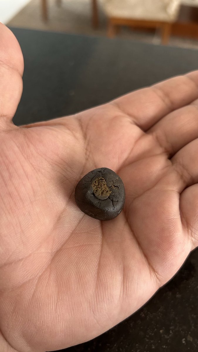 0BabySkrrt's tweet photo. conquistei minhas primeiras 5g de gelo
sem “pais ricos”. 
sem herança. 
eu não tive sorte.
eu estabeleci uma meta e a alcancei.
disciplina, consistência e prioridades. https://t.co/XHCM2sE73k