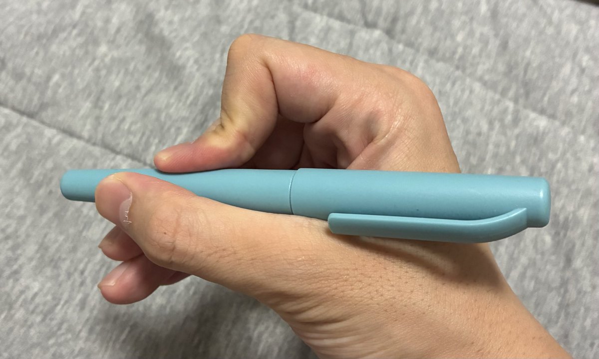 wai_utd's tweet photo. ペン持つ時やたらぐねるので指疲れやすくはある https://t.co/801jAuP6pW