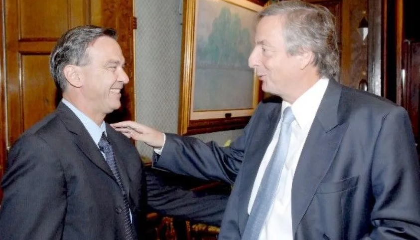 Gerarelgrande's tweet photo. @MiguelPichetto Estimado Miguel,Kual de todos los Pichetto habla? El Ke seguia a Ubaldini? El de Menem? El de 5 Presidentes+  Duhalde? El de Nestor? El de Tobillera? El de Macri?? El de Alverso? Y ahora el ke no demuestra interes personal pero si K-Kici-Tobillera?Kien le cree? En serio le digo. https://t.co/5i9OvanNA8