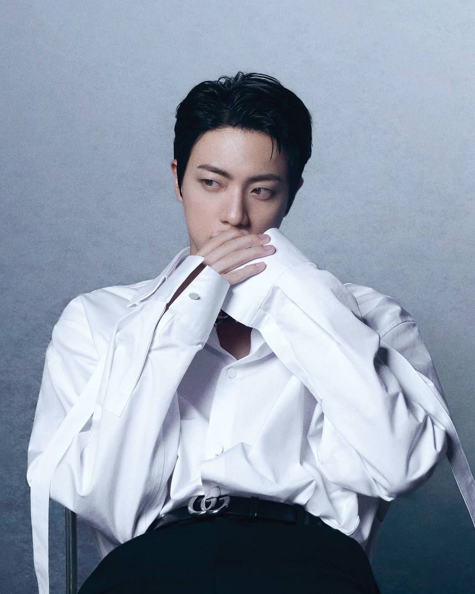 MiraBai58273797's tweet photo. Seriously Jin’s eyebrows are so sexy, that’s why forehead open hairstyle suits him the best
#jin #진 https://t.co/iPSi2n7Pel