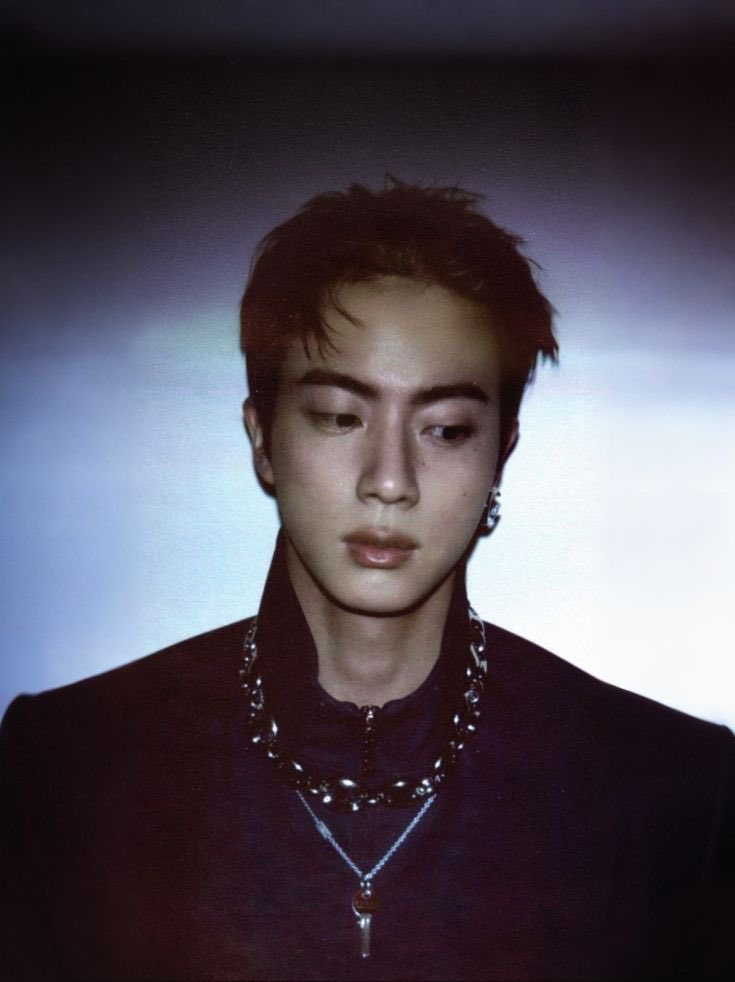 MiraBai58273797's tweet photo. Seriously Jin’s eyebrows are so sexy, that’s why forehead open hairstyle suits him the best
#jin #진 https://t.co/iPSi2n7Pel