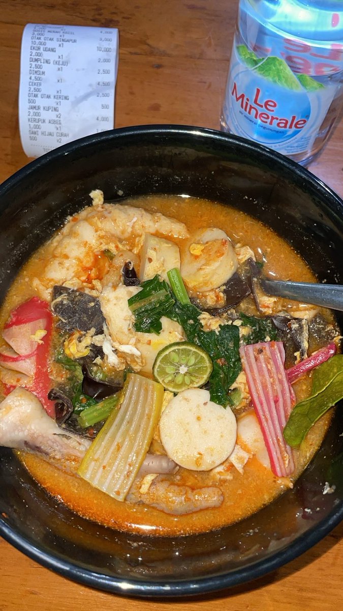 Pinakiou's tweet photo. Sekian lama ga makan seblak sekali makan, jeng jeng... https://t.co/RNvn7KDhnf