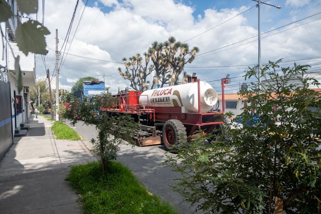 rimoba's tweet photo. 🐉🚧 ¡El #DiabloDragón sigue avanzando en Matlatzincas!

Ya atendimos 5 mil metros lineales y vamos por 5 mil más para completar este importante circuito vial, conectando Matlatzincas con Heroico Colegio Militar y Santos Degollado. https://t.co/TTzrKNbhMj