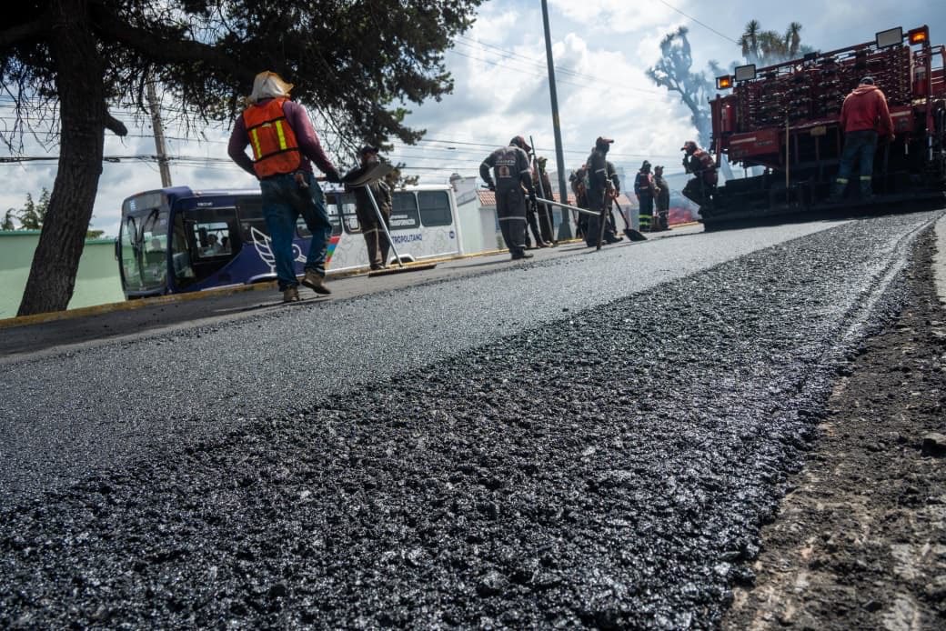 rimoba's tweet photo. 🐉🚧 ¡El #DiabloDragón sigue avanzando en Matlatzincas!

Ya atendimos 5 mil metros lineales y vamos por 5 mil más para completar este importante circuito vial, conectando Matlatzincas con Heroico Colegio Militar y Santos Degollado. https://t.co/TTzrKNbhMj