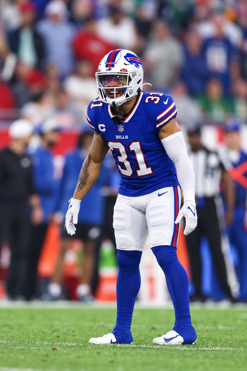 DraftwithJay's tweet photo. 4 trades I’d like to see, if the season’s trend continues the way it is:

Brian Thomas Jr -> Raiders
Alex Highsmith -> Panthers
Antoine Winfield Jr -> Bills
DeForest Buckner -> Bears https://t.co/ByisqpLNCR