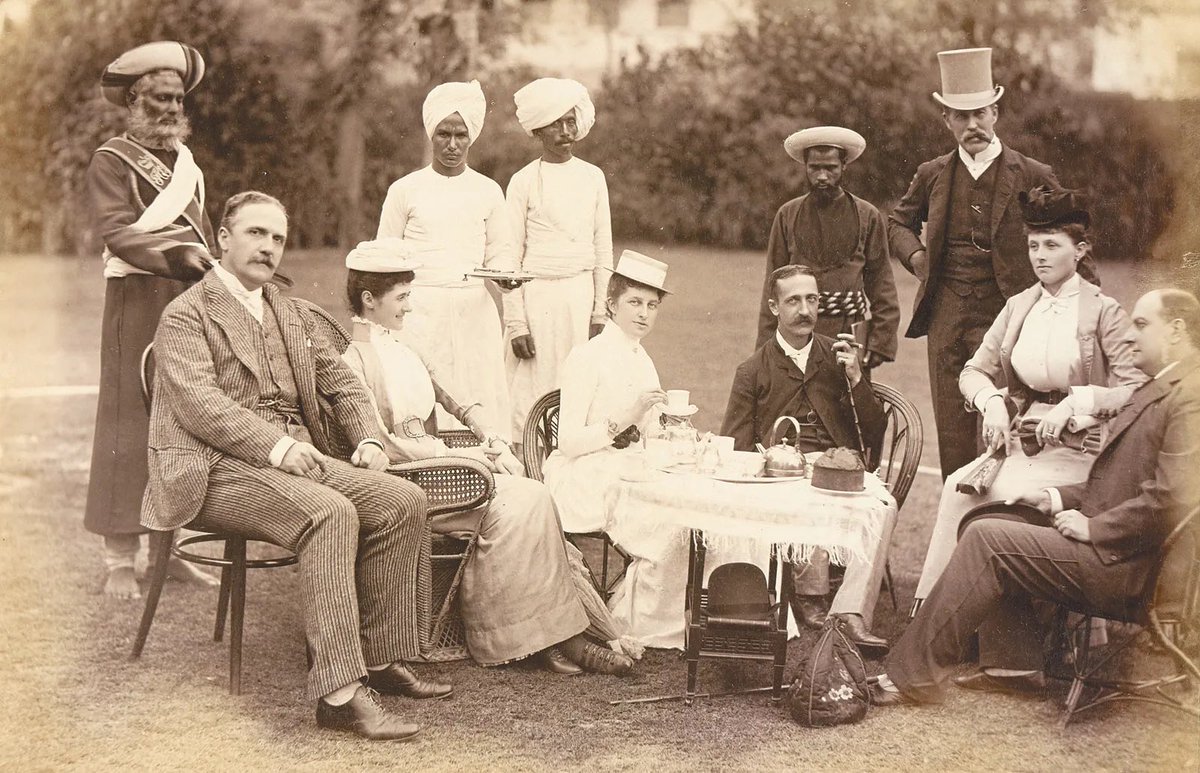 FPyschonaut's tweet photo. @Bushra1Shaikh So these are just some Indians chilling together, after all they were all born in the same place. They’re all equally Indian. https://t.co/gxToCTvXYt