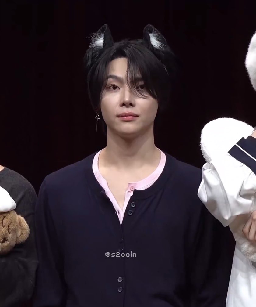 nichonyang's tweet photo. im so obsessed with how they never failed to bring nico cute cat ears that match his hair perfectly 😭😭😭 https://t.co/p1EmCRq7aC