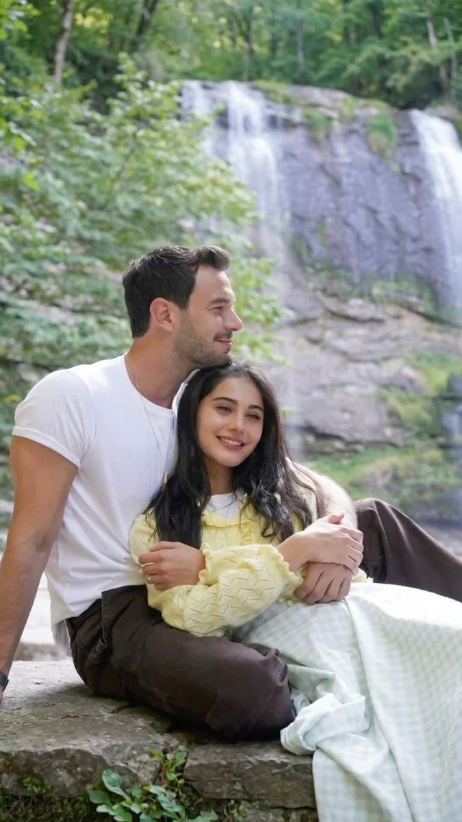 _bisusya_'s tweet photo. Özlüyorum hemen perşembe gelebilir mi 

#SevdiğimSensin #dicer #AytaçŞaşmaz #HelinKandemir https://t.co/P2ywwV5FUS