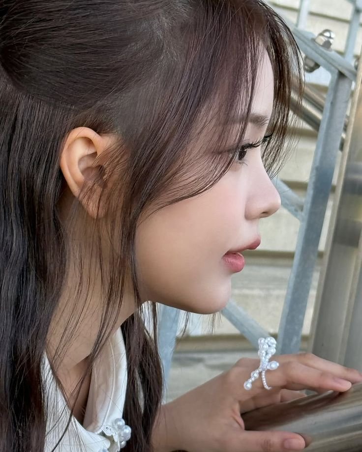 Hearts_Jiwoo's tweet photo. 데뷔 2개월차 눈은 반짝 입은 뵤...하게 생긴 내 말랑오리 카르멘 https://t.co/cYH2M3pp3d