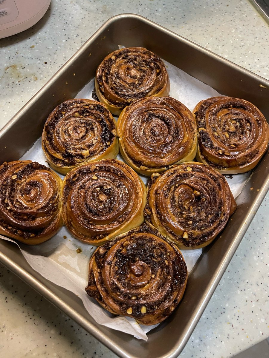 andikap15810686's tweet photo. Just had the coziest Saturday baking session—warm cinnamon rolls straight from the oven, soft smells filling the whole apartment, and the first bite was pure perfection. Small joys hit different!， https://t.co/QTjSble9ta