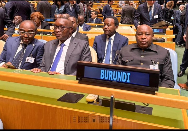 MAEBurundi's tweet photo. Le #Burundi prend part activement aux travaux de la 81ᵉ session de l’Assemblée Générale des Nations Unies.
Outre S.E. le Président de la République du Burundi, également Président en exercice de l’Union Africaine, la délégation burundaise comprend notamment trois Ministres : S.E. Amb. Dr Édouard BIZIMANA, Ministre en charge des Affaires Étrangères, le Pr François Xavier HAVYARIMANA, Ministre en charge de l’Éducation, ainsi que le Dr Alain NDIKUMANA, Ministre en charge des Finances.
La délégation burundaise participe aux travaux et aux différents échanges inscrits à l’agenda de cette session, contribuant ainsi aux discussions sur les questions d’intérêt pour le Burundi, l’Afrique et la communauté internationale. @NtareHouse @BurundiGov @Edbiziman @Burundi_senat