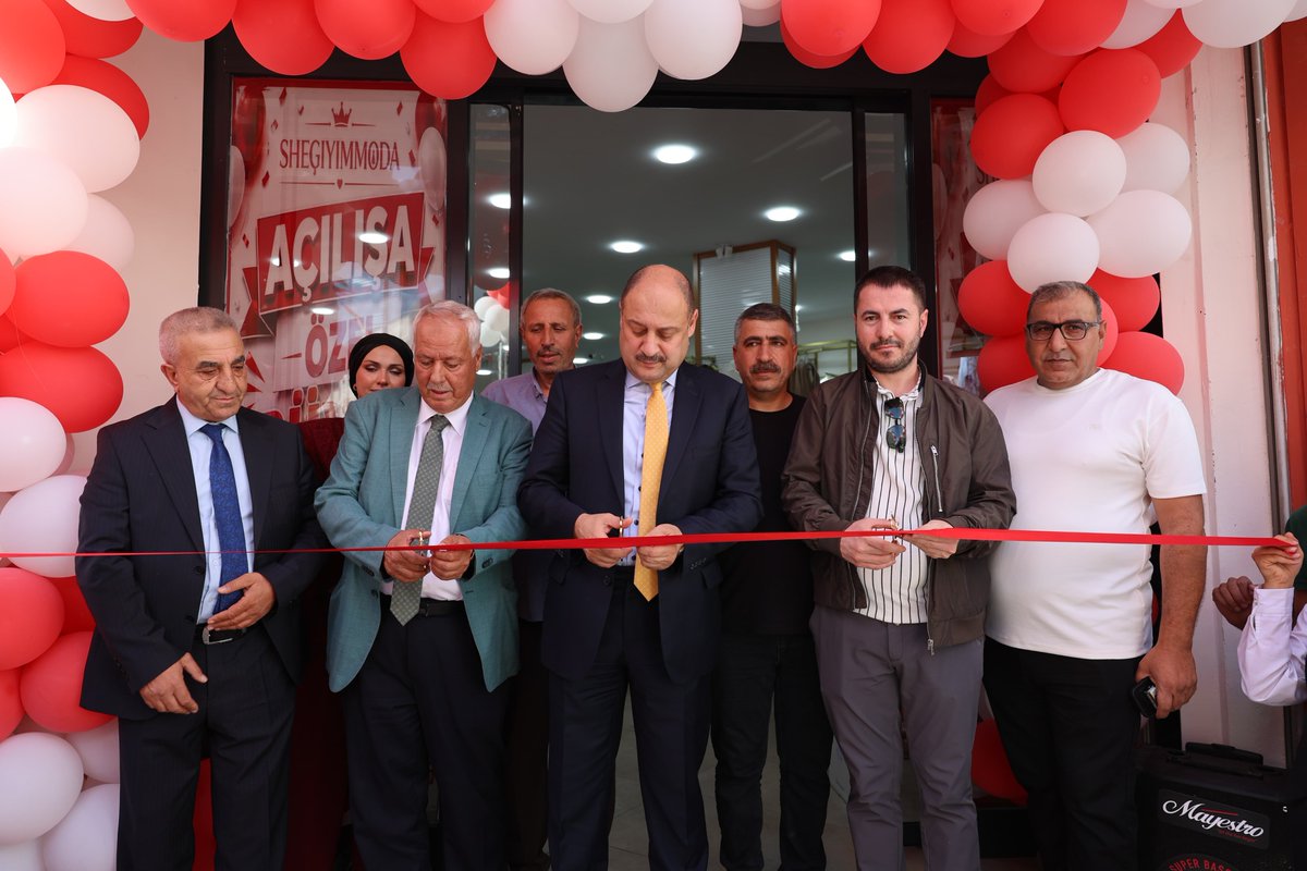 sanliurfabld's tweet photo. Şanlıurfa Büyükşehir Belediye Başkanımız Sayın Mehmet Kasım Gülpınar, Viranşehir ilçemizde hizmete giren yeni giyim mağazasının açılışını gerçekleştirdi.

Açılış kurdelesini hemşehrilerimizle birlikte kesen Başkanımız Gülpınar, iş yeri sahibi Hasan Yenigün’e ve çalışanlarına hayırlı, bereketli ve bol kazançlar diledi.