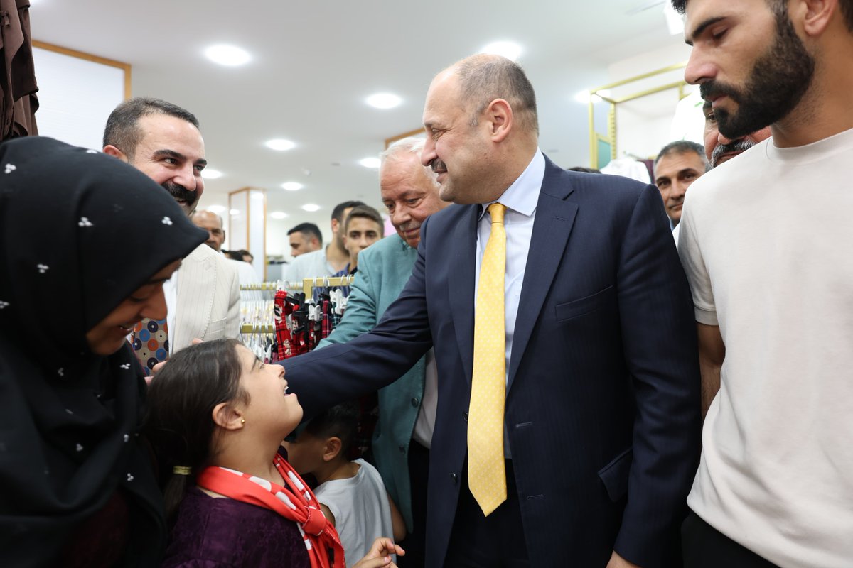 sanliurfabld's tweet photo. Şanlıurfa Büyükşehir Belediye Başkanımız Sayın Mehmet Kasım Gülpınar, Viranşehir ilçemizde hizmete giren yeni giyim mağazasının açılışını gerçekleştirdi.

Açılış kurdelesini hemşehrilerimizle birlikte kesen Başkanımız Gülpınar, iş yeri sahibi Hasan Yenigün’e ve çalışanlarına hayırlı, bereketli ve bol kazançlar diledi.