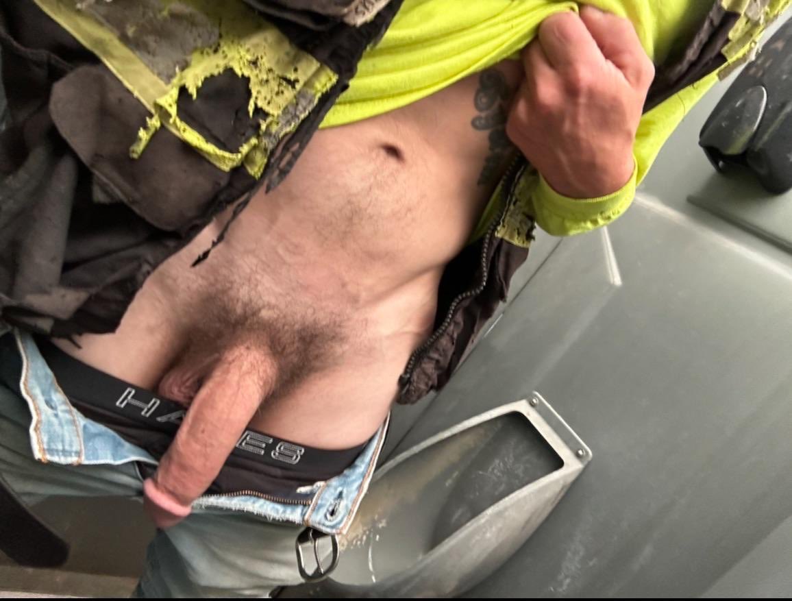 WhiskeyBubbaXXX's tweet photo. big sweaty porta potty COCK https://t.co/yai2GUDkZa