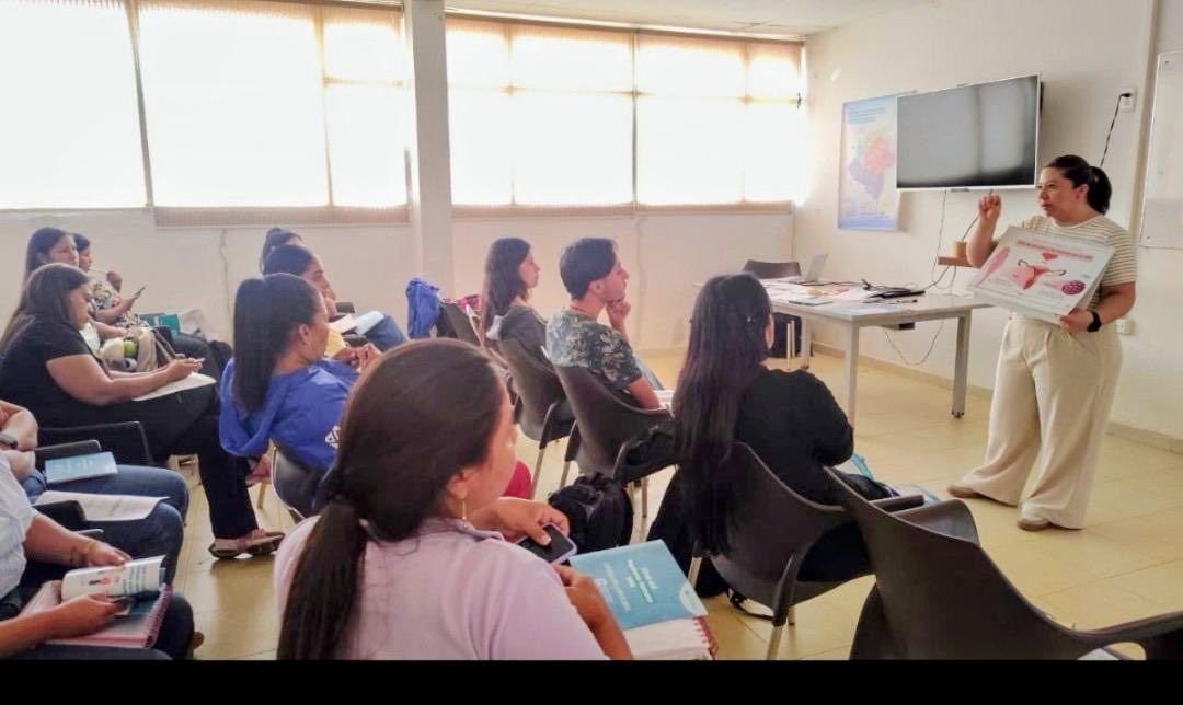 INCancerologia's tweet photo. El Centro de Salud Pública en Cáncer del @INCancerologia fortaleció las competencias del talento humano en salud del municipio de #Mitú, #Vaupés, en una jornada teórico-práctica orientada a la detección temprana del cáncer de cuello uterino. https://t.co/3Xwih0V91K
