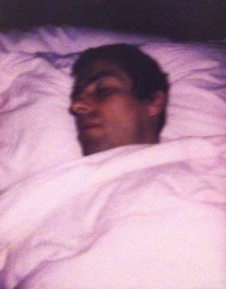 billyshearsFC's tweet photo. Ignoring my stomach growling because i need money for oasis tickets https://t.co/Wh8zN7mDsT