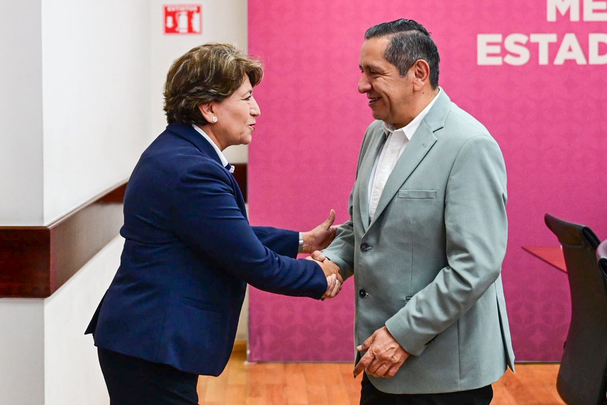 delfinagomeza's tweet photo. En Palacio de Gobierno, la Casa del Pueblo mexiquense, encabecé la Mesa de Paz de este día.
Trabajar de manera coordinada con autoridades de los tres órdenes de gobierno nos permite avanzar en un #EdoMéx con paz y bienestar, por lo que agradezco al Magistrado @mgdohector, Presidente del @PJEdomex, su acompañamiento en la reunión de hoy.
#ElPoderDeServir