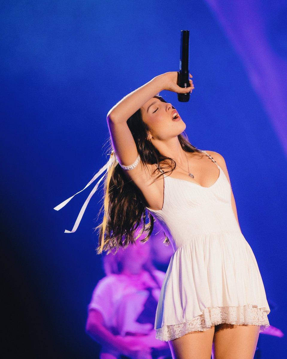 livlafluvguts's tweet photo. New "Olivia Rodrigo in heaven" photos 

via

https://t.co/DjQzM9fQqH https://t.co/x9NHwQ7QLw