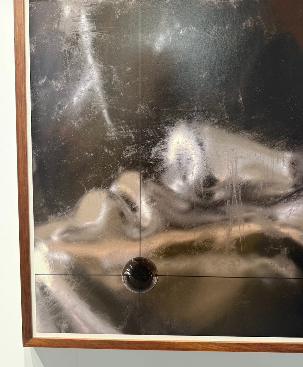 JustinGilanyi's tweet photo. This week I curated UN/CONTAINED: Cabinet of Curiosities with @fvckrender + @SILKArtHouse at @Contemporaryist

A question I keep returning to: What happens when work made for the internet gets a body?

Making space for artists to be complex + audiences to stay curious

thanks for trusting the vision @fvckrender