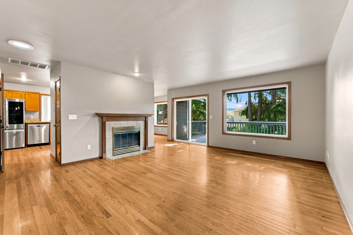 OnSiteREGroup's tweet photo. End of a quiet Puyallup cul-de-sac — daylight rambler energy, fireplace + kitchen that opens toward the deck, trees out back for a little buffer.

Want a look? DM TOUR and we’ll get you in. https://t.co/h3pv5adAWP