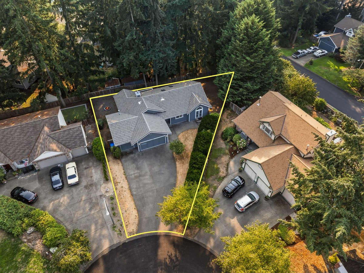 OnSiteREGroup's tweet photo. End of a quiet Puyallup cul-de-sac — daylight rambler energy, fireplace + kitchen that opens toward the deck, trees out back for a little buffer.

Want a look? DM TOUR and we’ll get you in. https://t.co/h3pv5adAWP