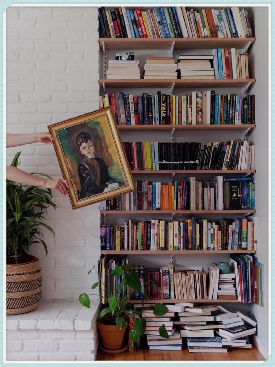MignonSchod2y's tweet photo. Tackling old junk this weekend: sorted my 10+ year old books, kept my favorites for shelf, sent the rest to local community book corner  Less clutter, more joy! https://t.co/q9mhOgoKTl