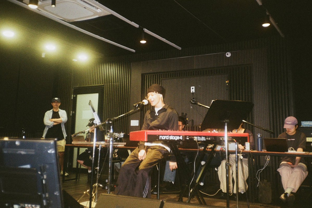 itaecmin's tweet photo. ㅡ between rehearsals and memories ; https://t.co/KBWn493wVQ