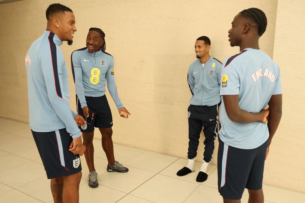 DailyAFC's tweet photo. Ethan Nwaneri, Ezri Konsa, Bukayo Saka, and Eberechi Eze reunited on international duty. 🦁 ❤️ https://t.co/DlxPrlcarb