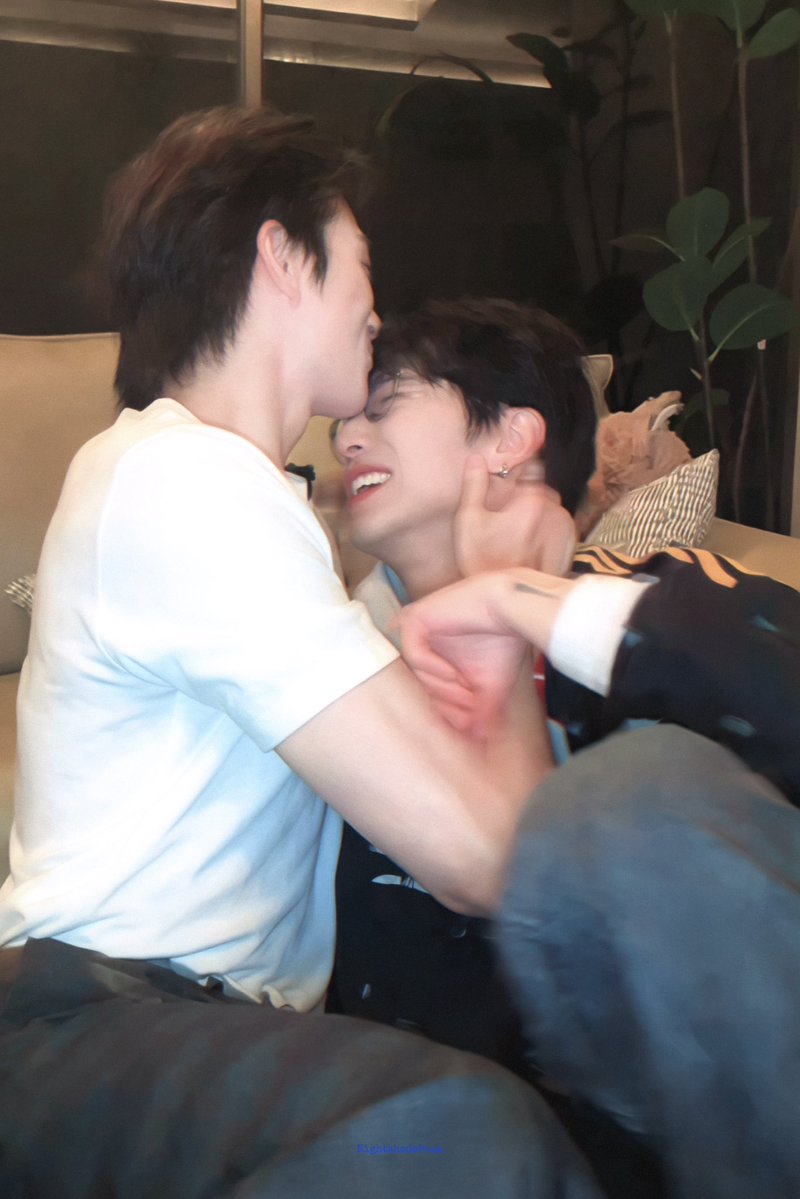 Nightshadepo's tweet photo. Hugging you means embracing the entire world
#เถ้าบุหรี่ #煙灰 #港劇煙灰 #ASHofficialseries #BL #BLseries https://t.co/orFD0S42NK