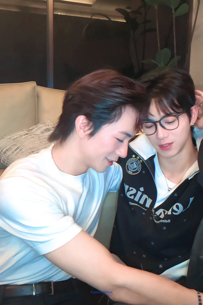 Nightshadepo's tweet photo. Hugging you means embracing the entire world
#เถ้าบุหรี่ #煙灰 #港劇煙灰 #ASHofficialseries #BL #BLseries https://t.co/orFD0S42NK