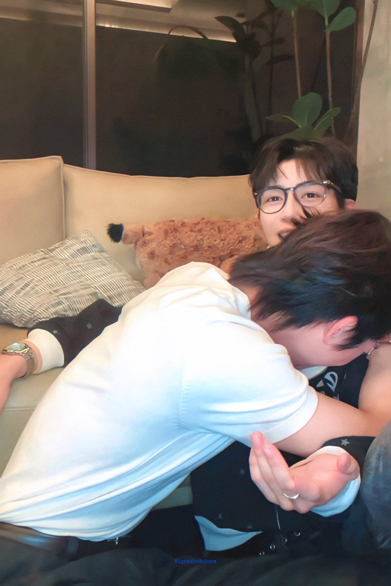 Nightshadepo's tweet photo. Hugging you means embracing the entire world
#เถ้าบุหรี่ #煙灰 #港劇煙灰 #ASHofficialseries #BL #BLseries https://t.co/orFD0S42NK