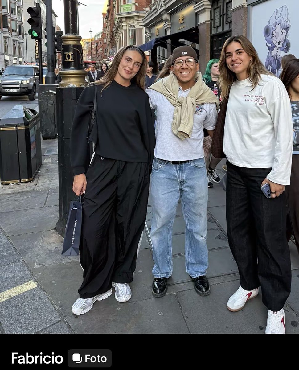 Alexia11Reina's tweet photo. Alexia casa en Londres no tendrá aún pero el armario cada vez más lleno ropa nueva eso si 😂 https://t.co/eCskC8Ykng