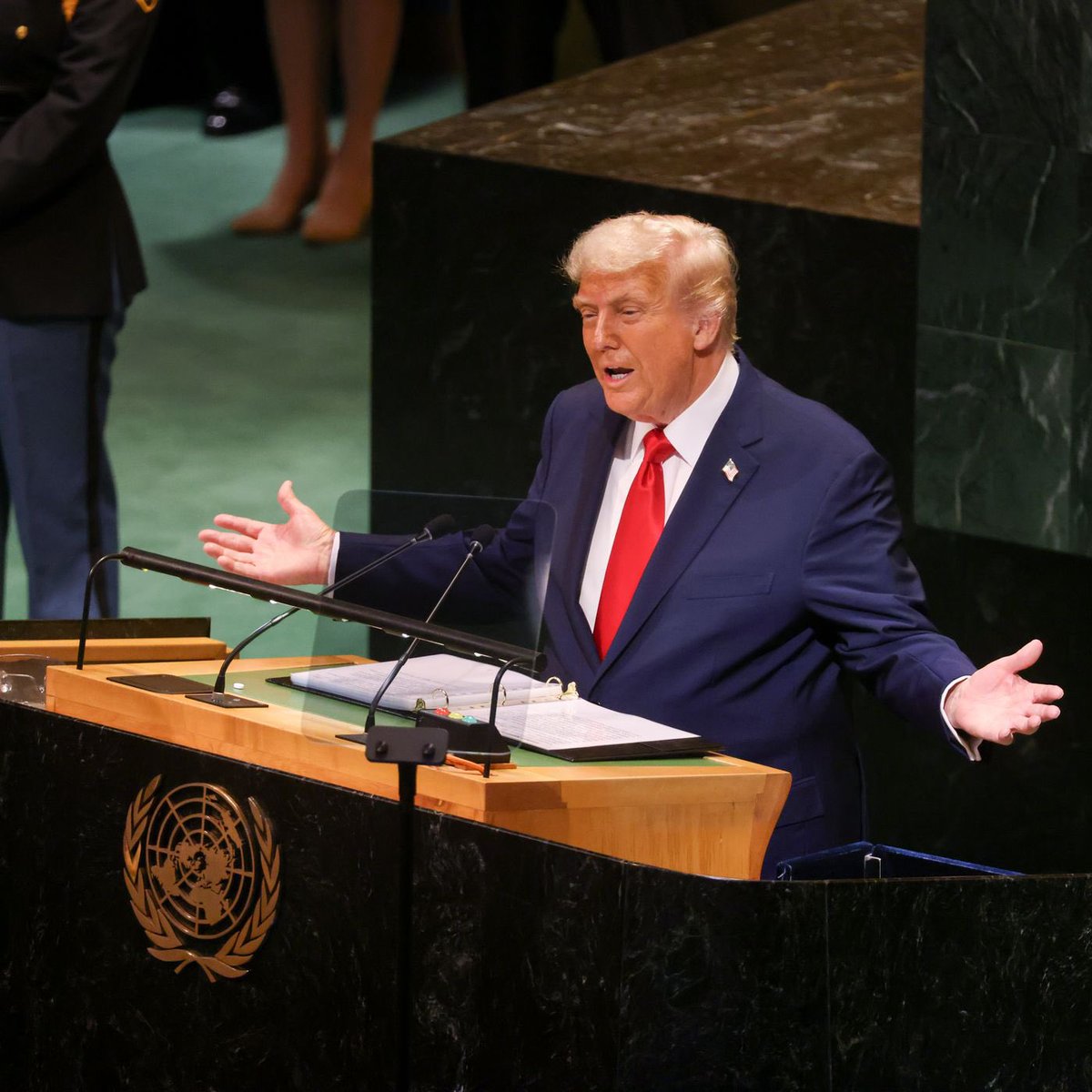 RastiHaber3's tweet photo. Trump BM Genel Kurulu'nda: İran ara seçimlerden sonra anlaşmaya yanaşacak 

🔶ABD Başkanı Donald Trump, BM Genel Kurulu'nda yaptığı konuşmada İran yönetiminin kasımdaki ara seçimlerin ardından barış anlaşmasına yanaşacağına inandığını söyledi. Trump, İran'ın nükleer silaha sahip olmasına asla izin vermeyeceğini de vurguladı.

https://t.co/JJ2iFF0zuG