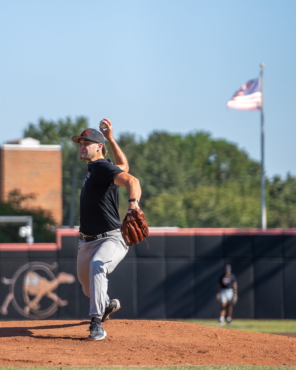 GoCamelsBSB's tweet photo. Mound work. 

#RollHumps🐪⚾️ https://t.co/UKMuiXSUyI