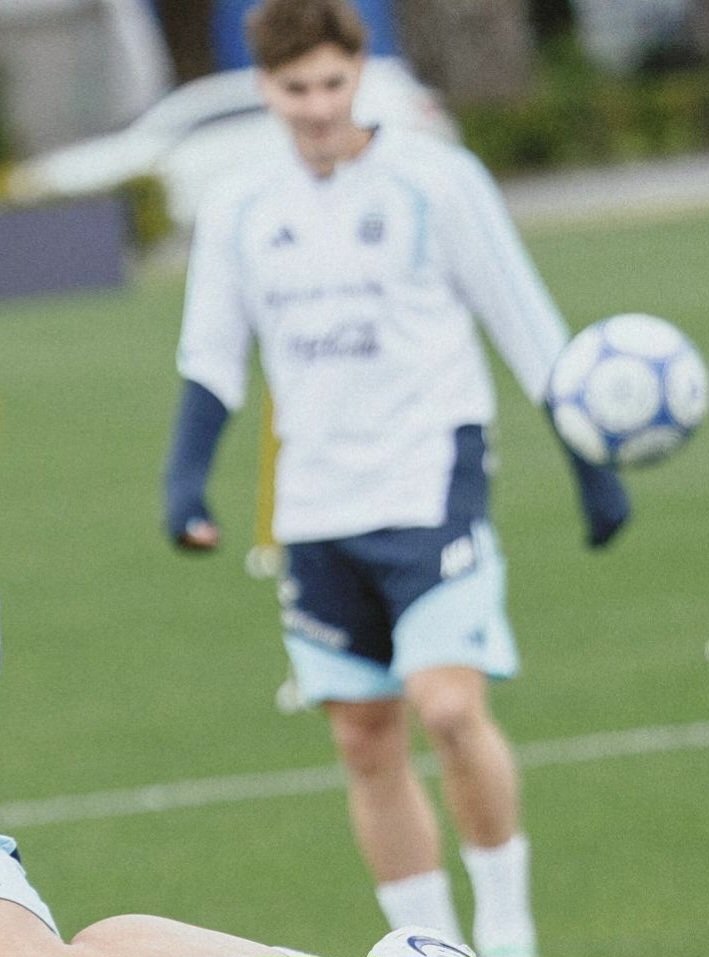 yuzzing's tweet photo. @AFASeleccionEN OMG he looks soooo cuuute！！！ https://t.co/RuuTmFUsXT