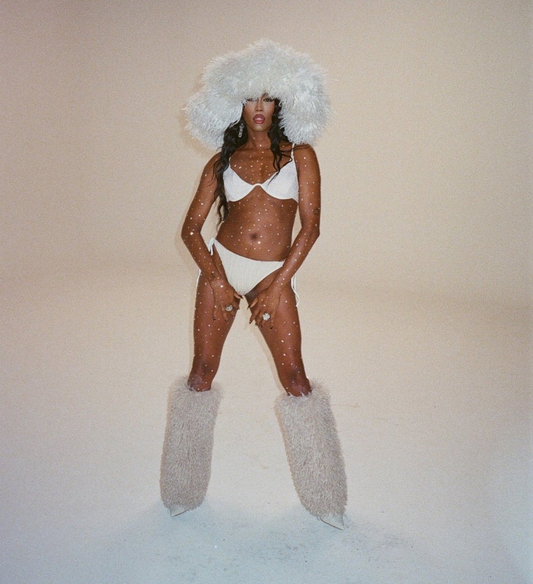 DolledFabulous's tweet photo. CUNT. COUTURE. GLAM. 💗🌙 https://t.co/cGl6RL0WlA