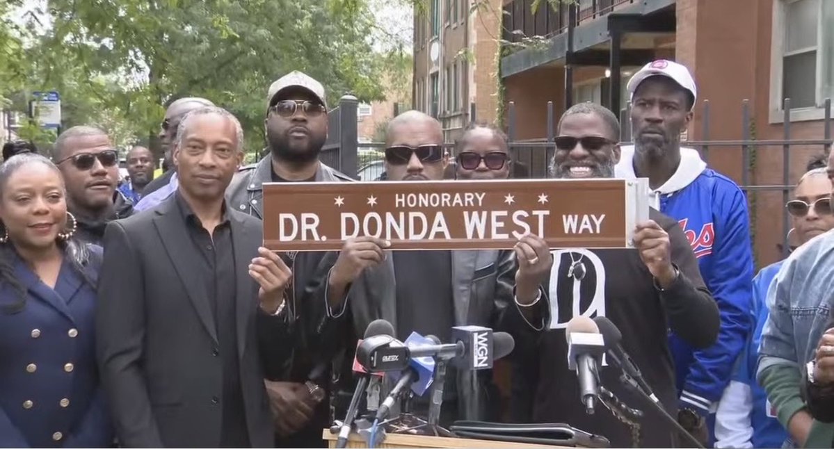 YZYFRANCE1's tweet photo. “Dr. Donda West Way” 🤍🕊️

Ye attends the unveiling of an honorary street sign celebrating his mother in Chicago. 

A lasting tribute to her legacy as an educator, in the city where she raised him. https://t.co/bhIvmA4m3I