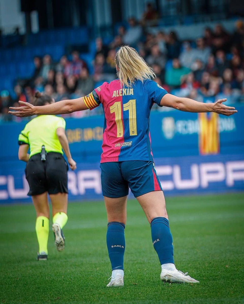 it6i7's tweet photo. عينكم على الفرق بين جسمه ايام برشلونة والحين كبرانه زياده والله👅👅🔥🔥🔥🔥 https://t.co/A94XBnPCxQ
