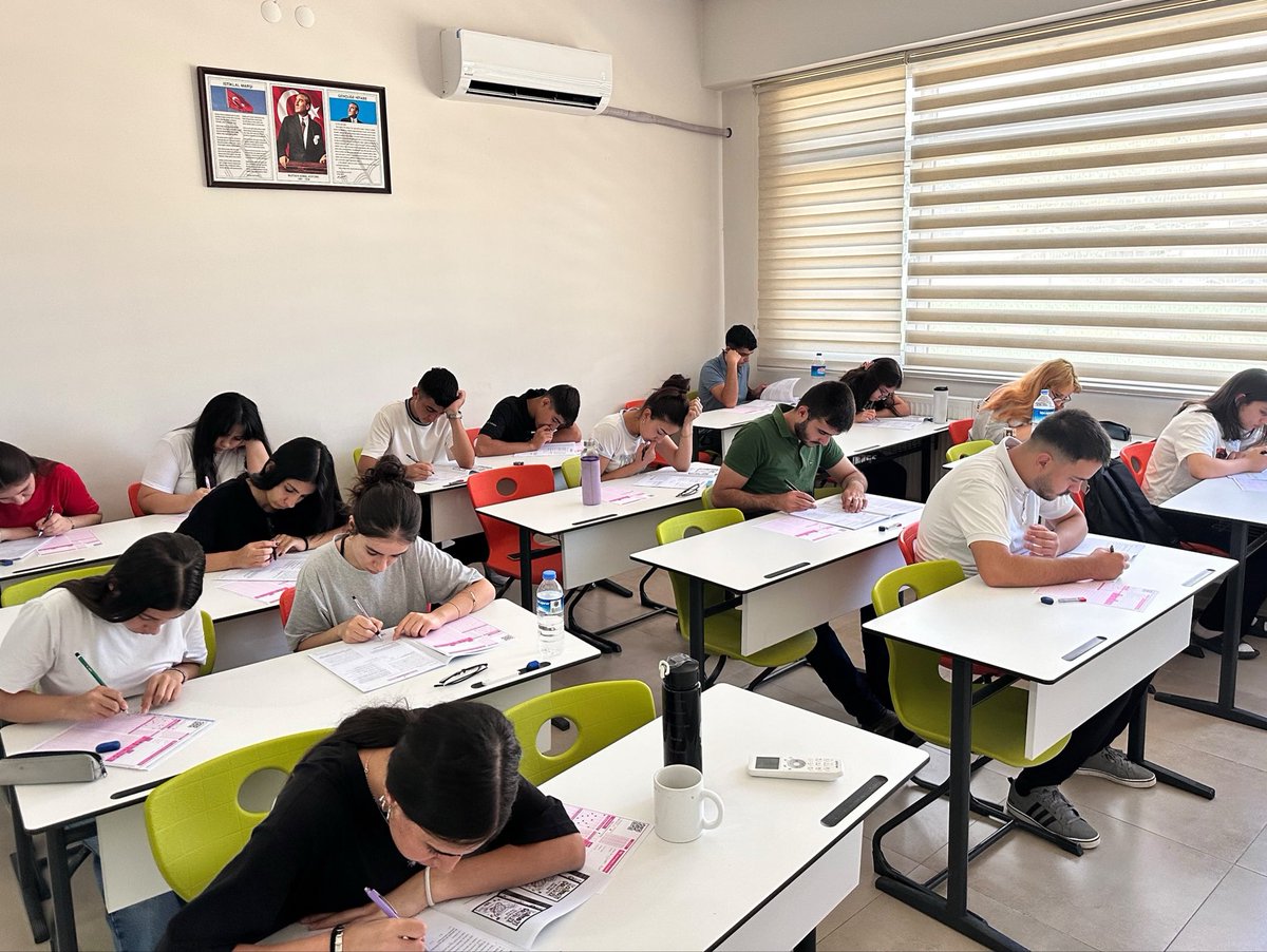 GSB_LiceGM's tweet photo. ➡️📚 YKS Yolculuğunda Bir Adım Daha!
Merkezimizde YKS’ye hazırlanan öğrencilerimizin sınav sürecini destekliyor, TYT ve AYT deneme sınavları düzenlemeye devam ediyoruz. 📝✨ https://t.co/VHPmy3zQRL