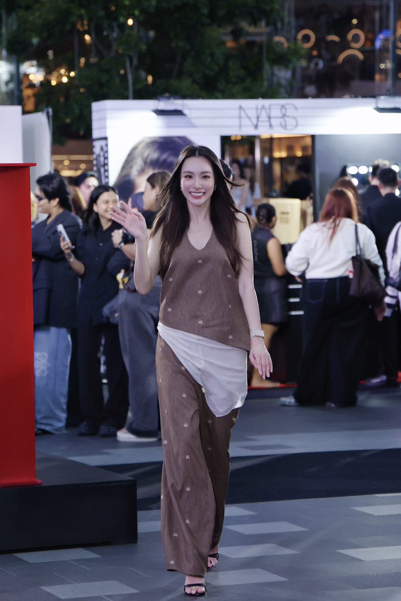 kullathee's tweet photo. เดินยิ้มมาแต่ไกลเยย น่ารักทิ่ฉุด 🤏🏼🐶🤍

ENJOY X PRESS EFW2026 #ELLEFashionWeek2026PressxEnjoy 
#ELLEFASHIONWEEK2026 https://t.co/B8V4VGFYEh
