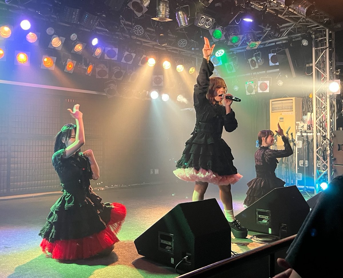 imana_meiri's tweet photo. 岡山で愛媛のご当地アイドルWELITを見る

クラウザーさん風（DMC）に言うと『彼女たちが愛媛のアイドルで良かった。身近で見ていたらガチ恋になっていただろう』

楽曲の幅は広いが曲調も歌詞も好きな曲が多すぎた
ダンスも歌声も本当に良かった
※写真UP可のハズだけど不可だったら削除します
#WELIT https://t.co/TnDHPA3jlx