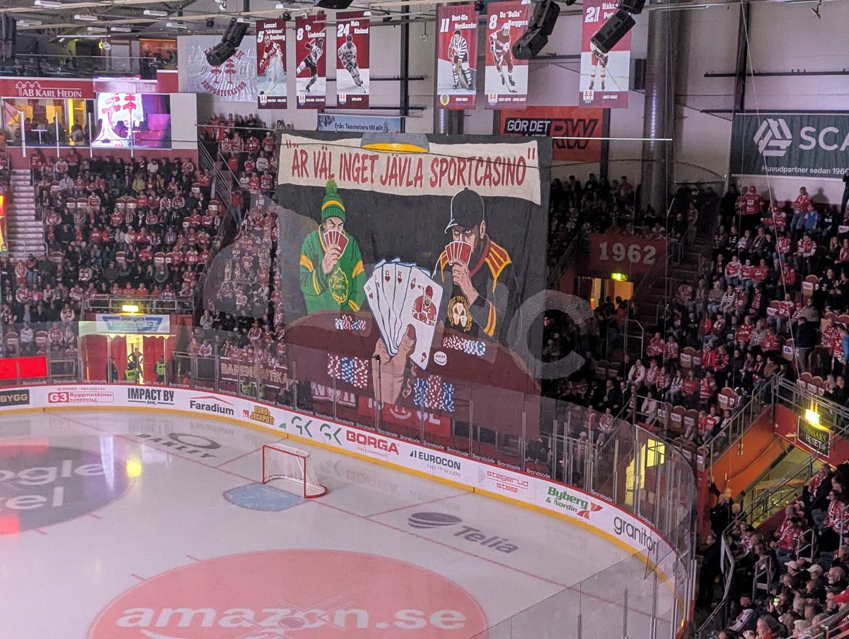 adamjjohansson's tweet photo. Tifo i Timrås hemmapremiär. https://t.co/9VyOA4rEvF